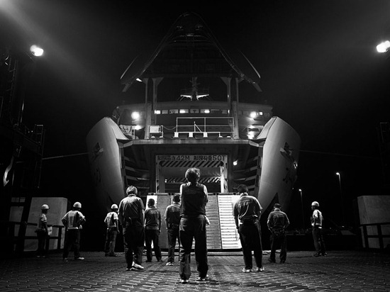ferry-workers-japan-photo-of-the-day-natgeo