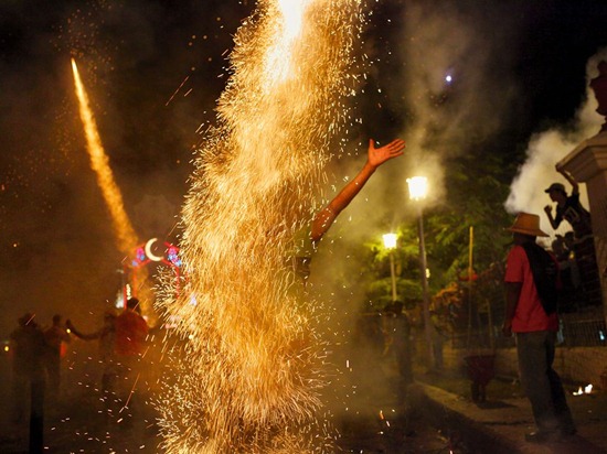 parrandas-fireworks-pellegrin-photo-of-the-day-natgeo